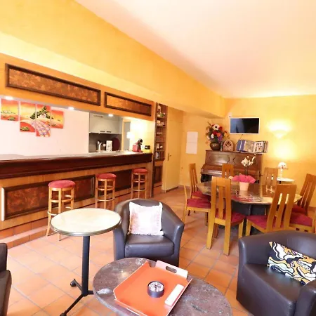 Casa de Férias Gite Saint-flour, 3 Pieces, 5 Personnes - Fr-1-742-234 *