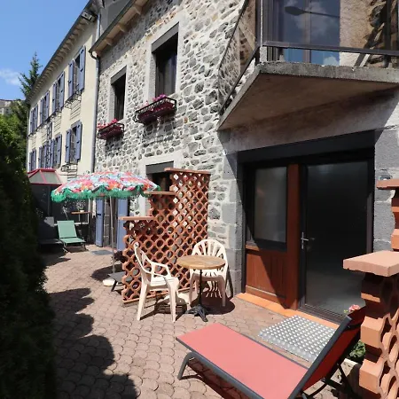Gite Saint-flour, 3 Pieces, 5 Personnes - Fr-1-742-234 Casa de Férias