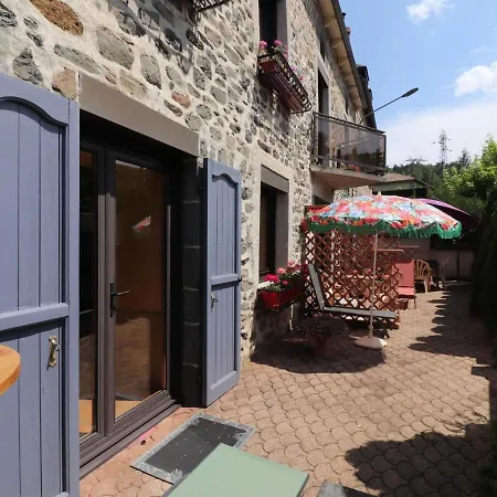 Casa de Férias Gite Saint-flour, 3 Pieces, 5 Personnes - Fr-1-742-234